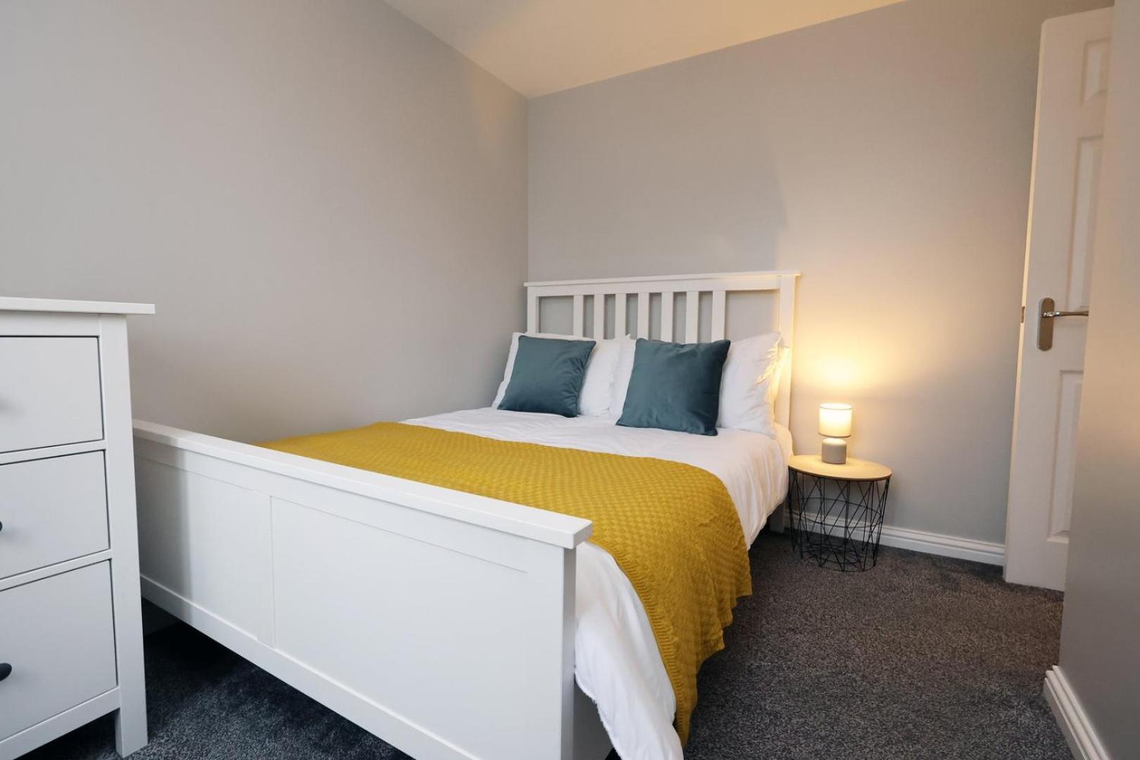 Relaxing 2-Bed Coastal Escape In Port Talbot Διαμέρισμα Εξωτερικό φωτογραφία