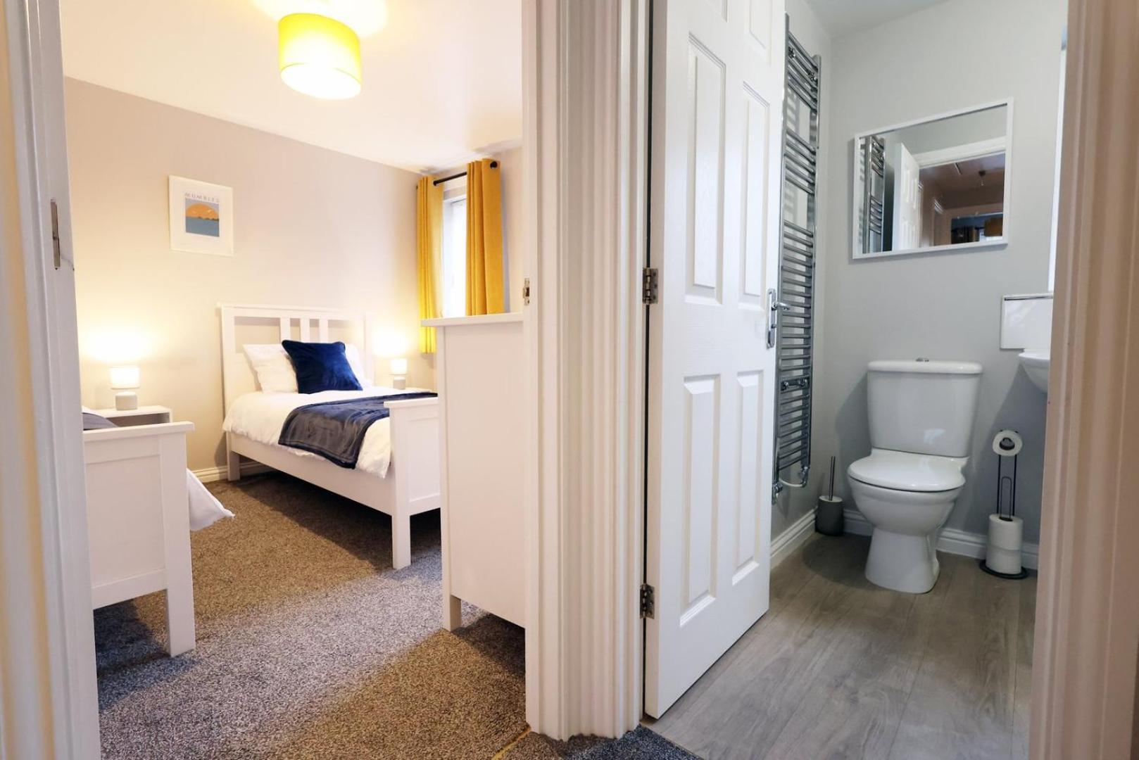 Relaxing 2-Bed Coastal Escape In Port Talbot Διαμέρισμα Εξωτερικό φωτογραφία