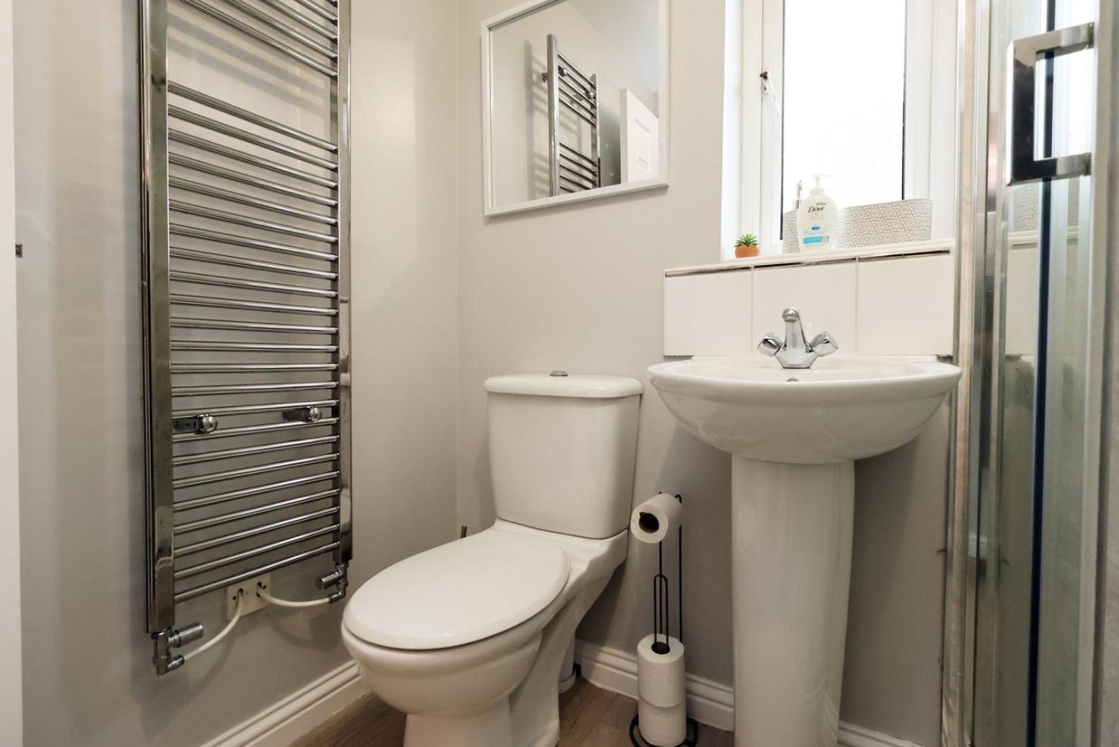 Relaxing 2-Bed Coastal Escape In Port Talbot Διαμέρισμα Εξωτερικό φωτογραφία