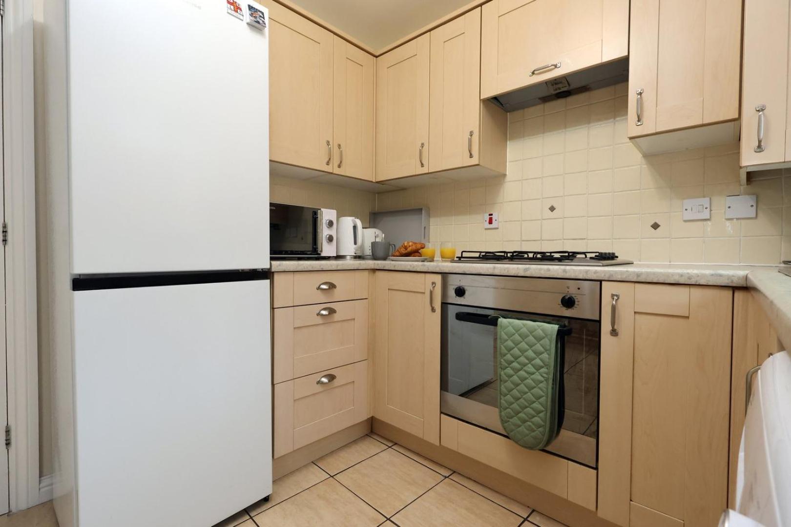 Relaxing 2-Bed Coastal Escape In Port Talbot Διαμέρισμα Εξωτερικό φωτογραφία