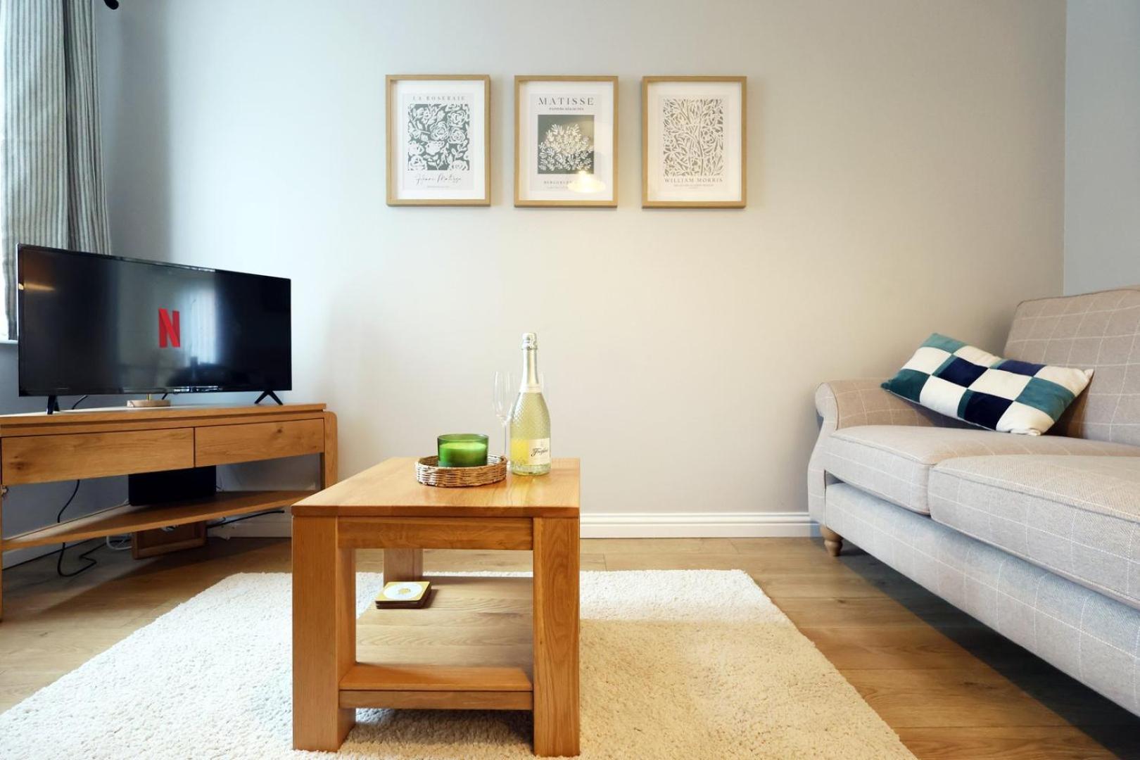 Relaxing 2-Bed Coastal Escape In Port Talbot Διαμέρισμα Εξωτερικό φωτογραφία
