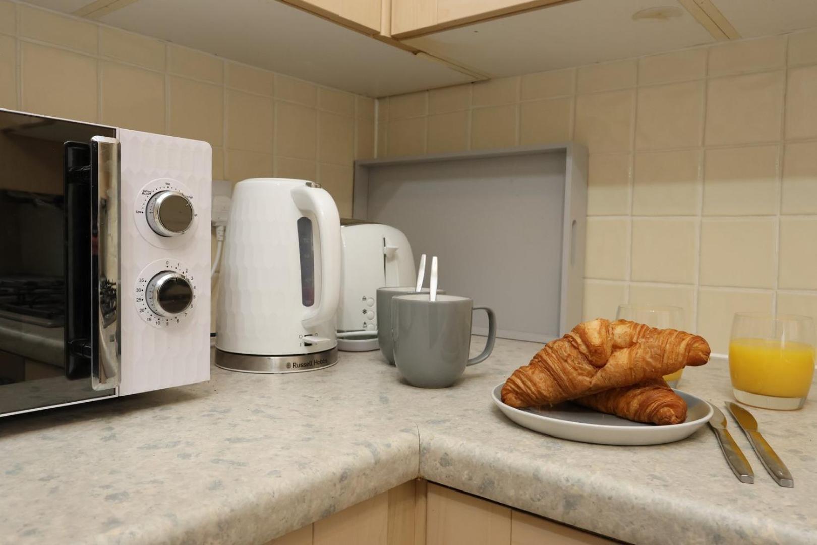 Relaxing 2-Bed Coastal Escape In Port Talbot Διαμέρισμα Εξωτερικό φωτογραφία